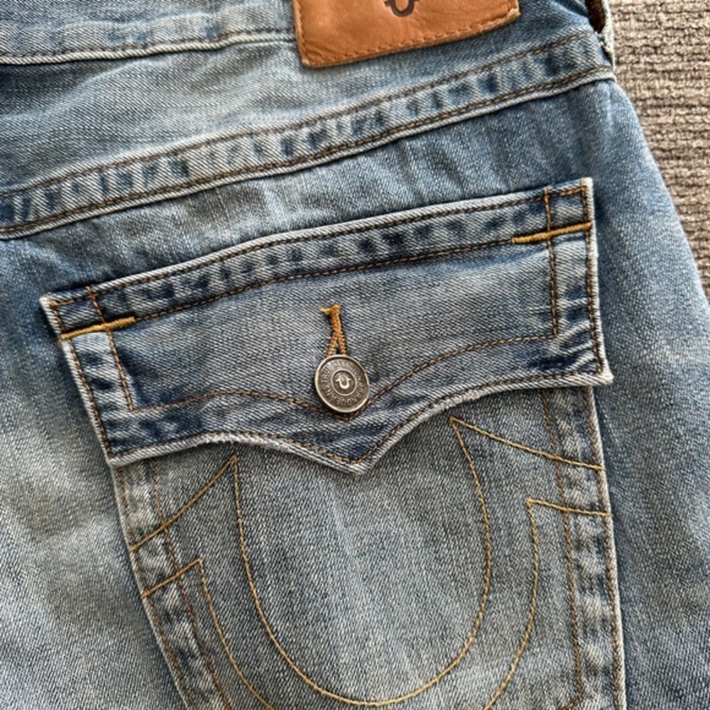 True Religion, Denim Relaxed Straight Jean Shorts, Size 36. 100% Cotton.